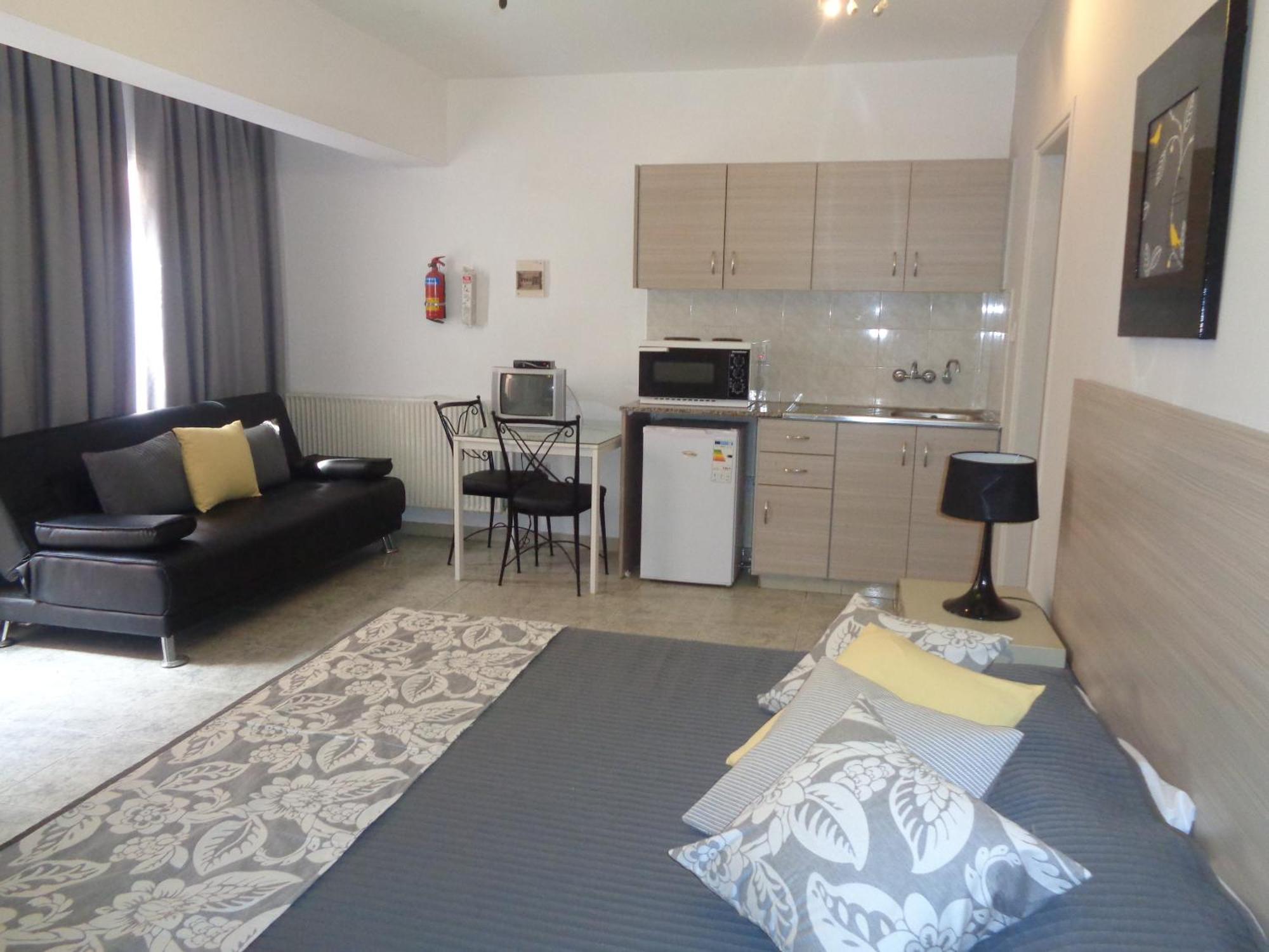 Irene'S Apartments Limassol Bagian luar foto