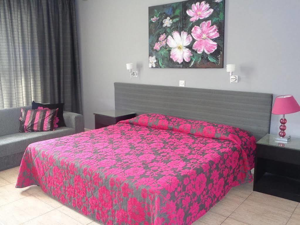Irene'S Apartments Limassol Bagian luar foto