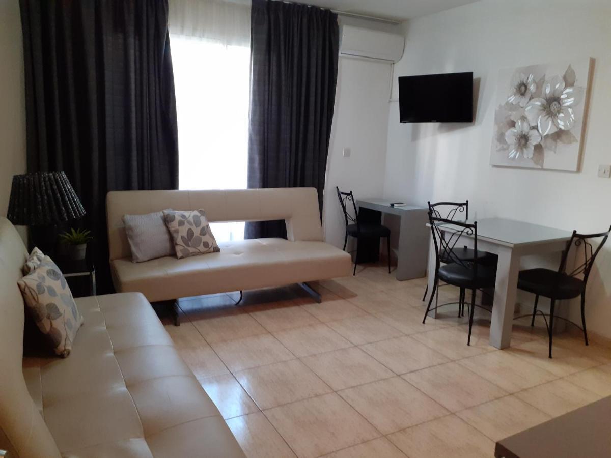Irene'S Apartments Limassol Bagian luar foto