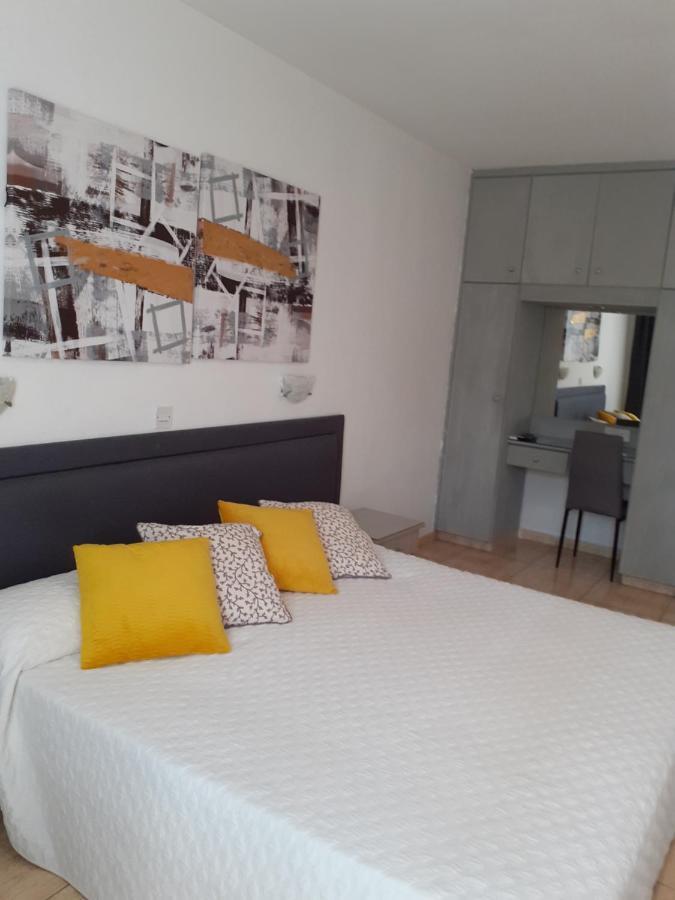Irene'S Apartments Limassol Bagian luar foto