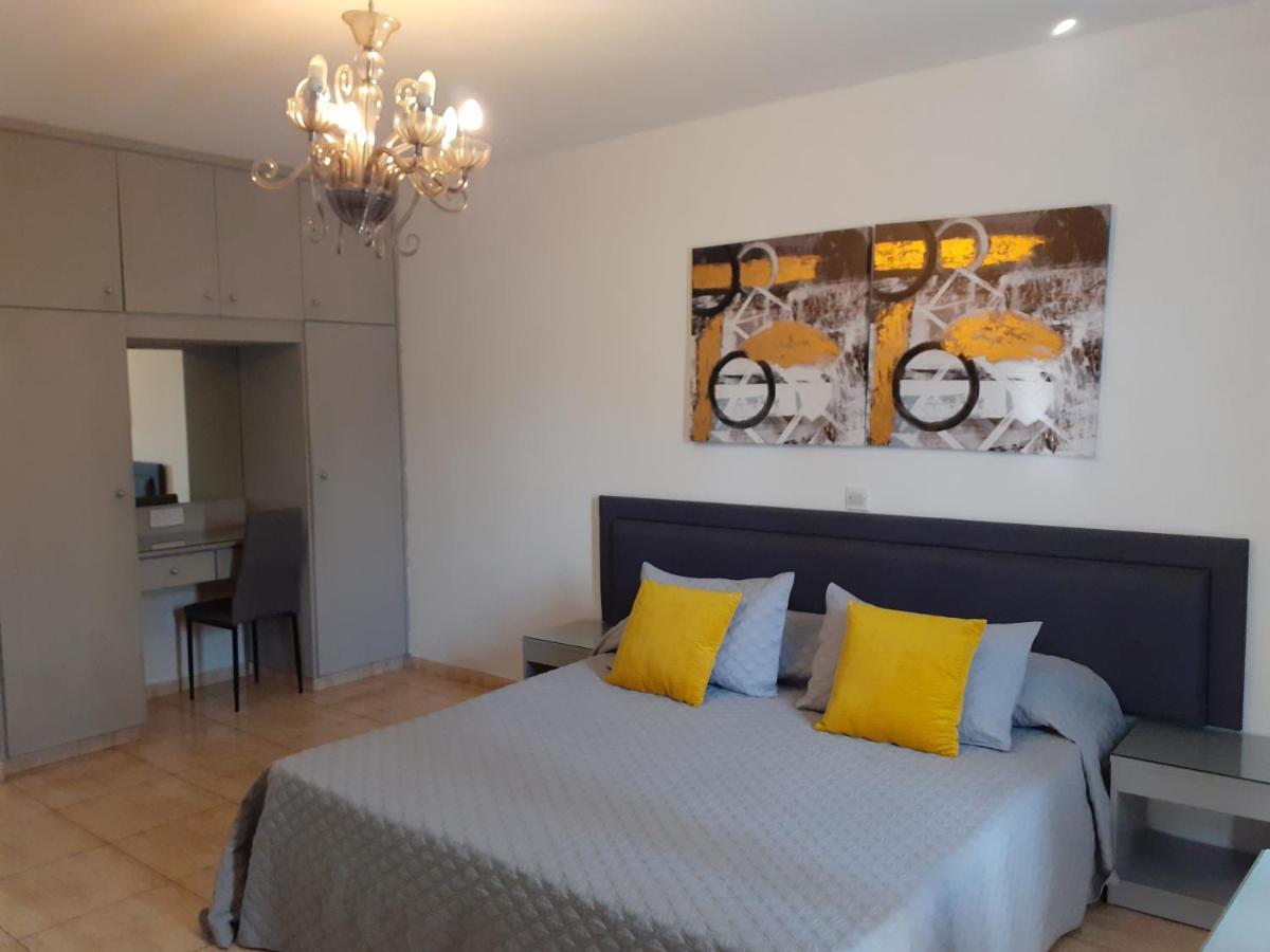Irene'S Apartments Limassol Bagian luar foto